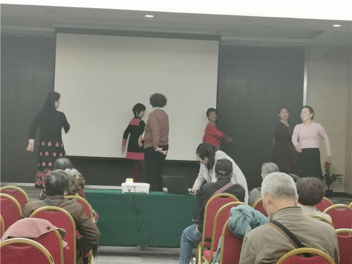 绵阳中旅假日旅行社举行新疆南疆专列(漠河专列)华阳避暑线路推荐会暨客户答谢会