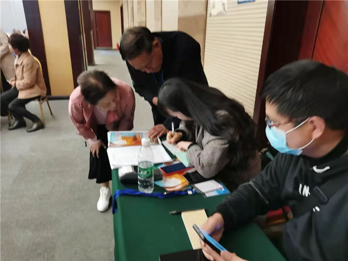 绵阳中旅假日旅行社举行新疆南疆专列(漠河专列)华阳避暑线路推荐会暨客户答谢会